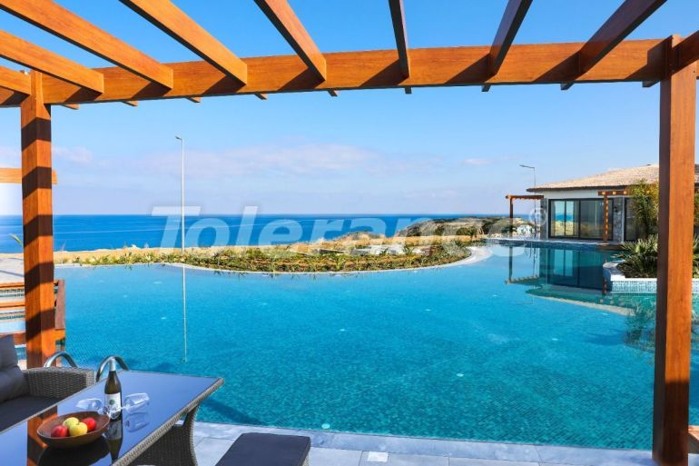 Villa van de ontwikkelaar in Kyrenie, Noord-Cyprus zeezicht zwembad - onroerend goed kopen in Turkije - 71840