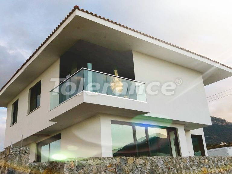 Villa van de ontwikkelaar in Kyrenie, Noord-Cyprus zeezicht - onroerend goed kopen in Turkije - 72024