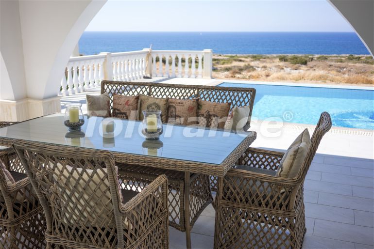 Villa du développeur еn Kyrénia, Chypre du Nord vue sur la mer piscine - acheter un bien immobilier en Turquie - 72198