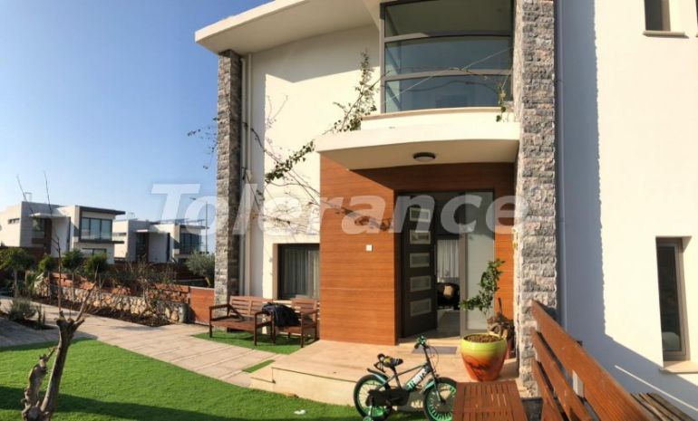 Villa in Kyrenia, Northern Cyprus - buy realty in Turkey - 72723