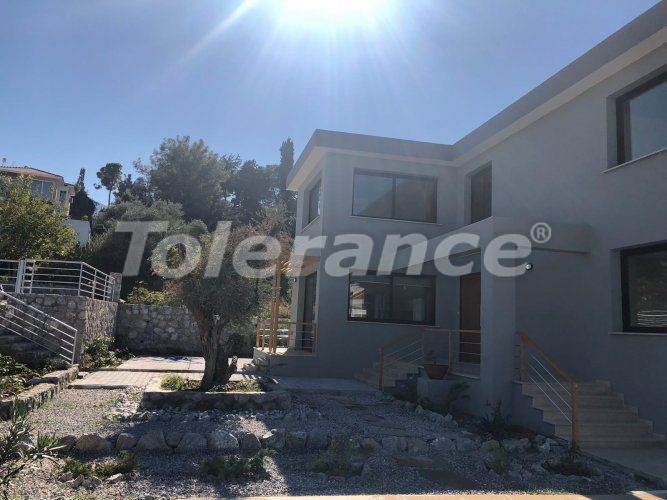 Villa in Kyrenia, Northern Cyprus with sea view with pool - 72739 Villa in Kyrenia, Northern Cyprus with sea view with pool - buy realty in Turkey - 72739