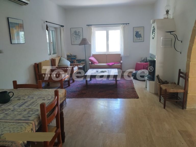 Villa in Kyrenia, Northern Cyprus - buy realty in Turkey - 74324