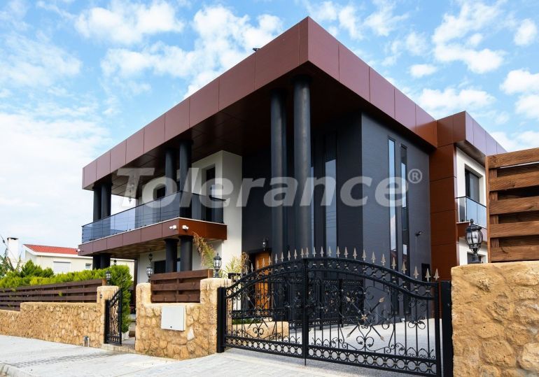 Villa in Kyrenia, Northern Cyprus with sea view with pool - buy realty in Turkey - 75067
