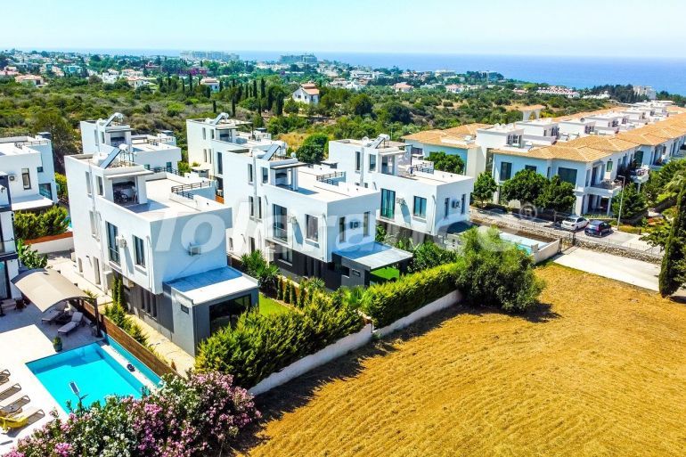 Villa in Kyrenia, Northern Cyprus - buy realty in Turkey - 85089
