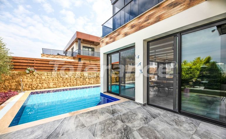 Villa in Kyrenia, Northern Cyprus with sea view with pool - buy realty in Turkey - 88175