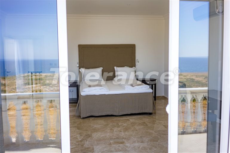 Villa from the developer in Kyrenia, Northern Cyprus with sea view with pool - 90581 Villa from the developer in Kyrenia, Northern Cyprus with sea view with pool - buy realty in Turkey - 90581