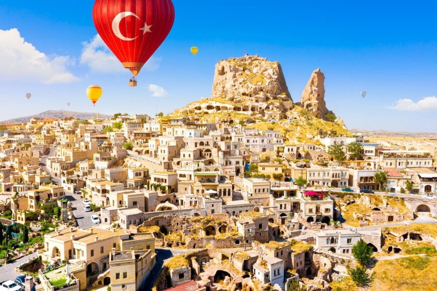 قلعه حک شده اوچیسار در ترکیه